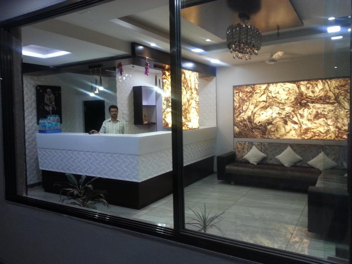 Hotel Sai Suraj Park Ширди Екстериор снимка