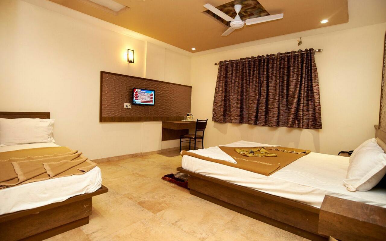 Hotel Sai Suraj Park Ширди Екстериор снимка