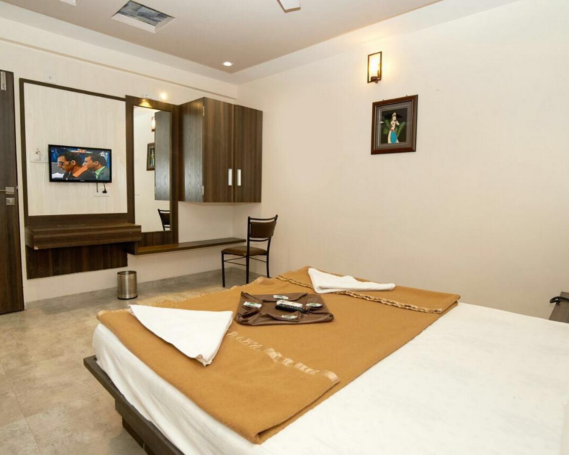 Hotel Sai Suraj Park Ширди Екстериор снимка