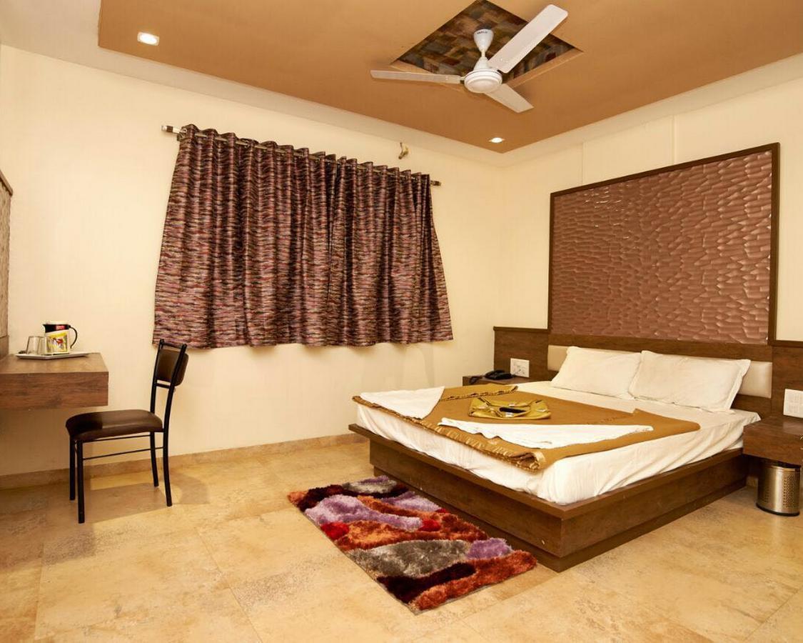 Hotel Sai Suraj Park Ширди Екстериор снимка