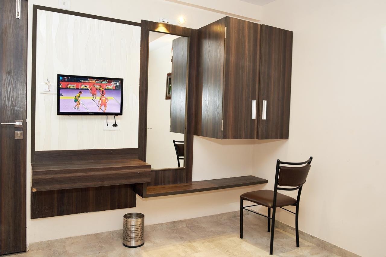 Hotel Sai Suraj Park Ширди Екстериор снимка