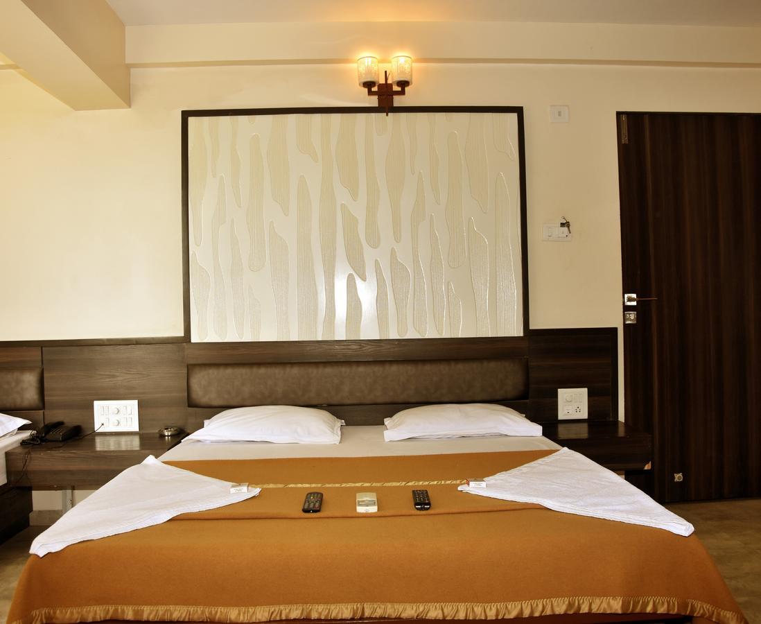 Hotel Sai Suraj Park Ширди Екстериор снимка
