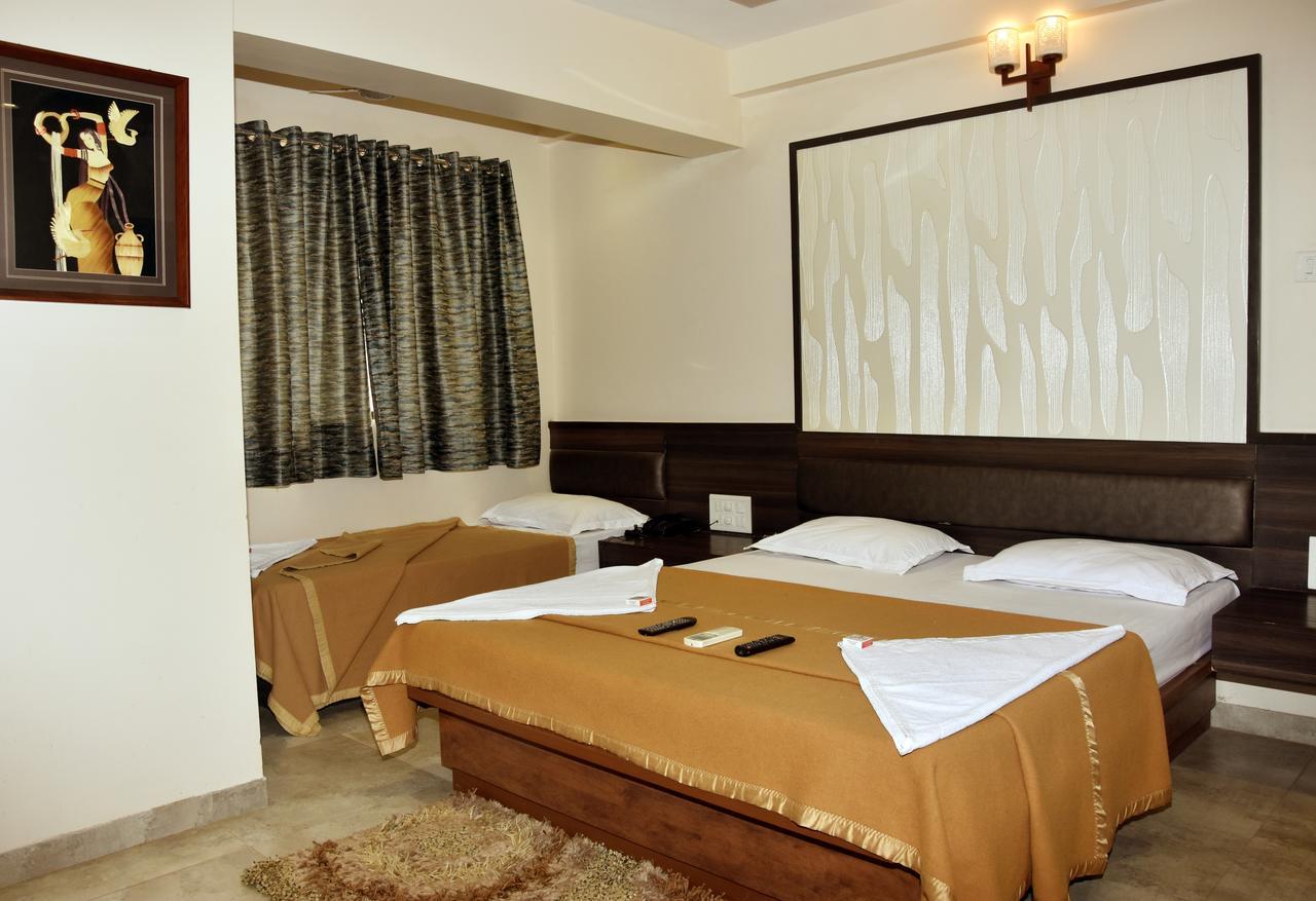 Hotel Sai Suraj Park Ширди Екстериор снимка