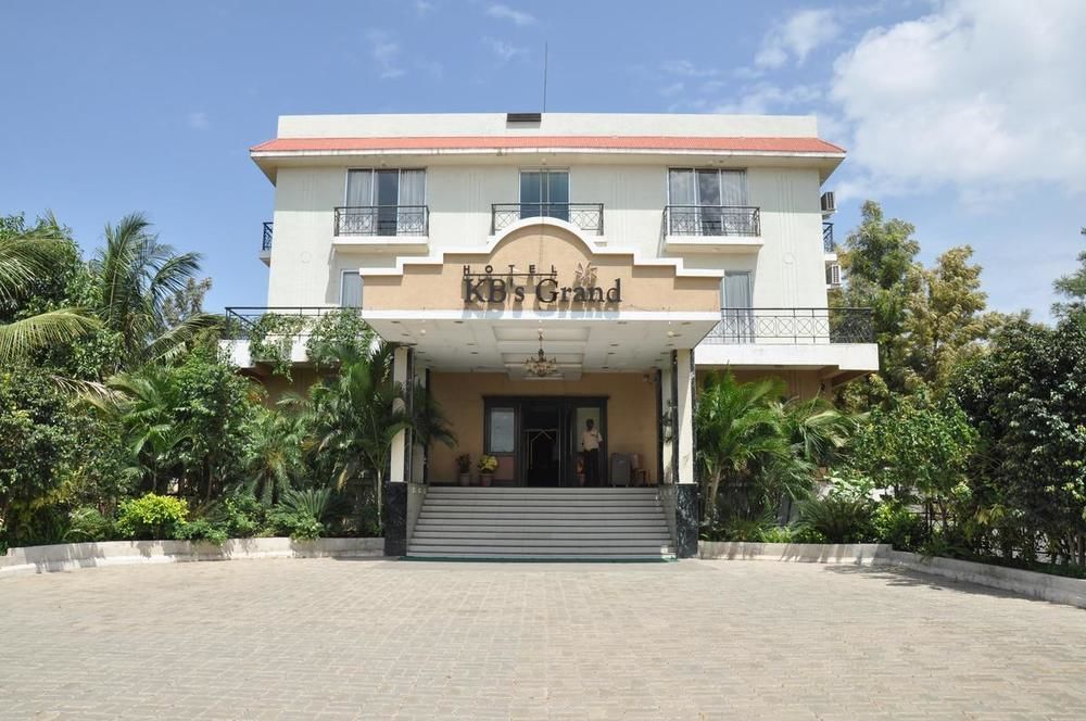 Hotel Sai Suraj Park Ширди Екстериор снимка