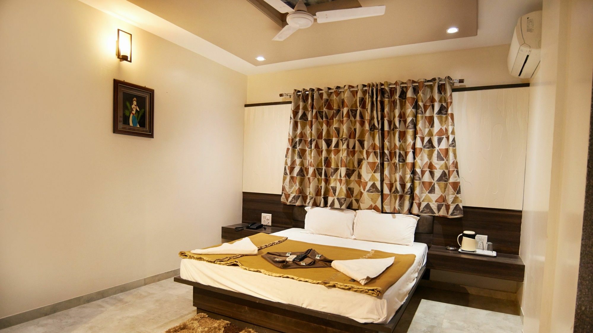 Hotel Sai Suraj Park Ширди Екстериор снимка