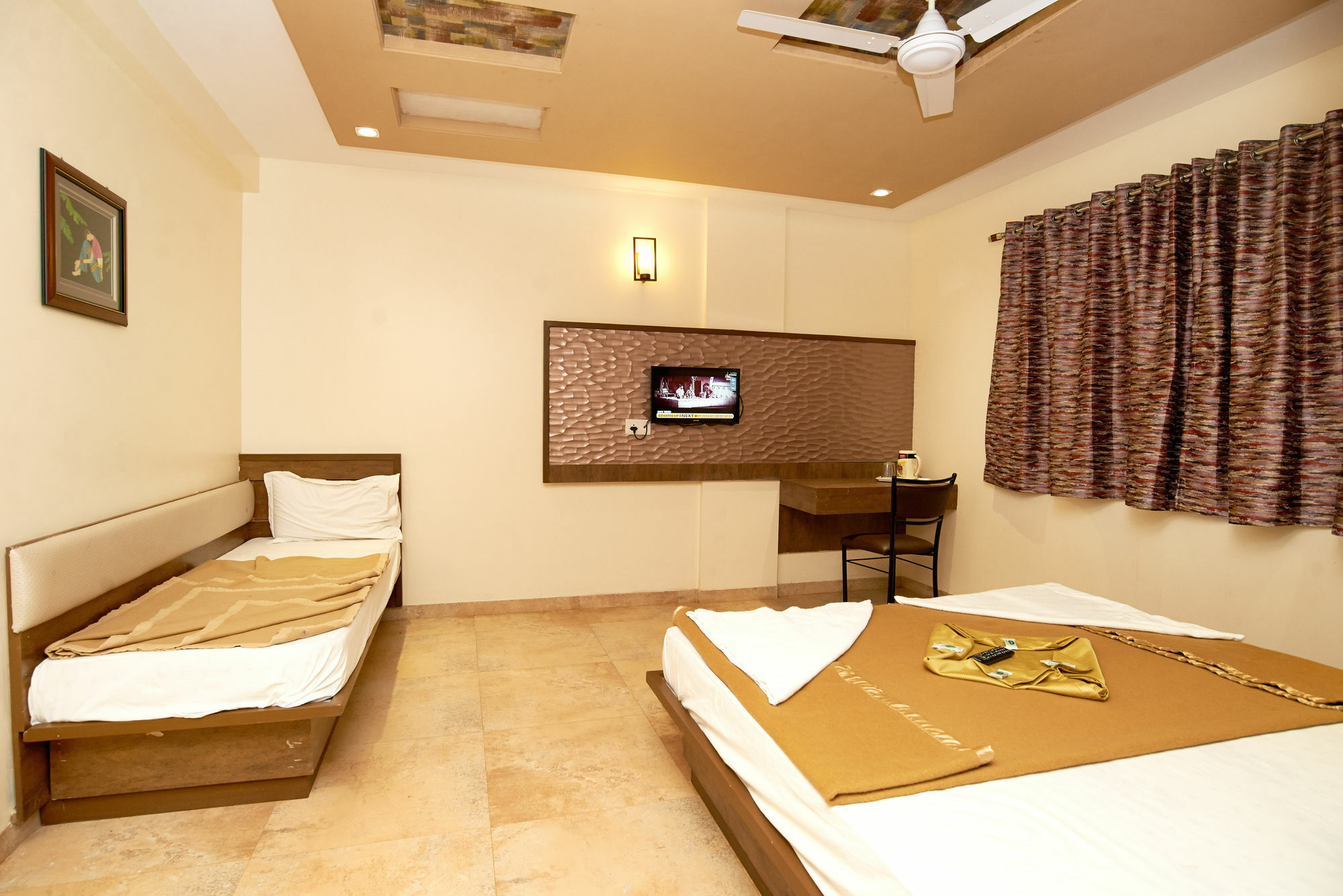 Hotel Sai Suraj Park Ширди Екстериор снимка