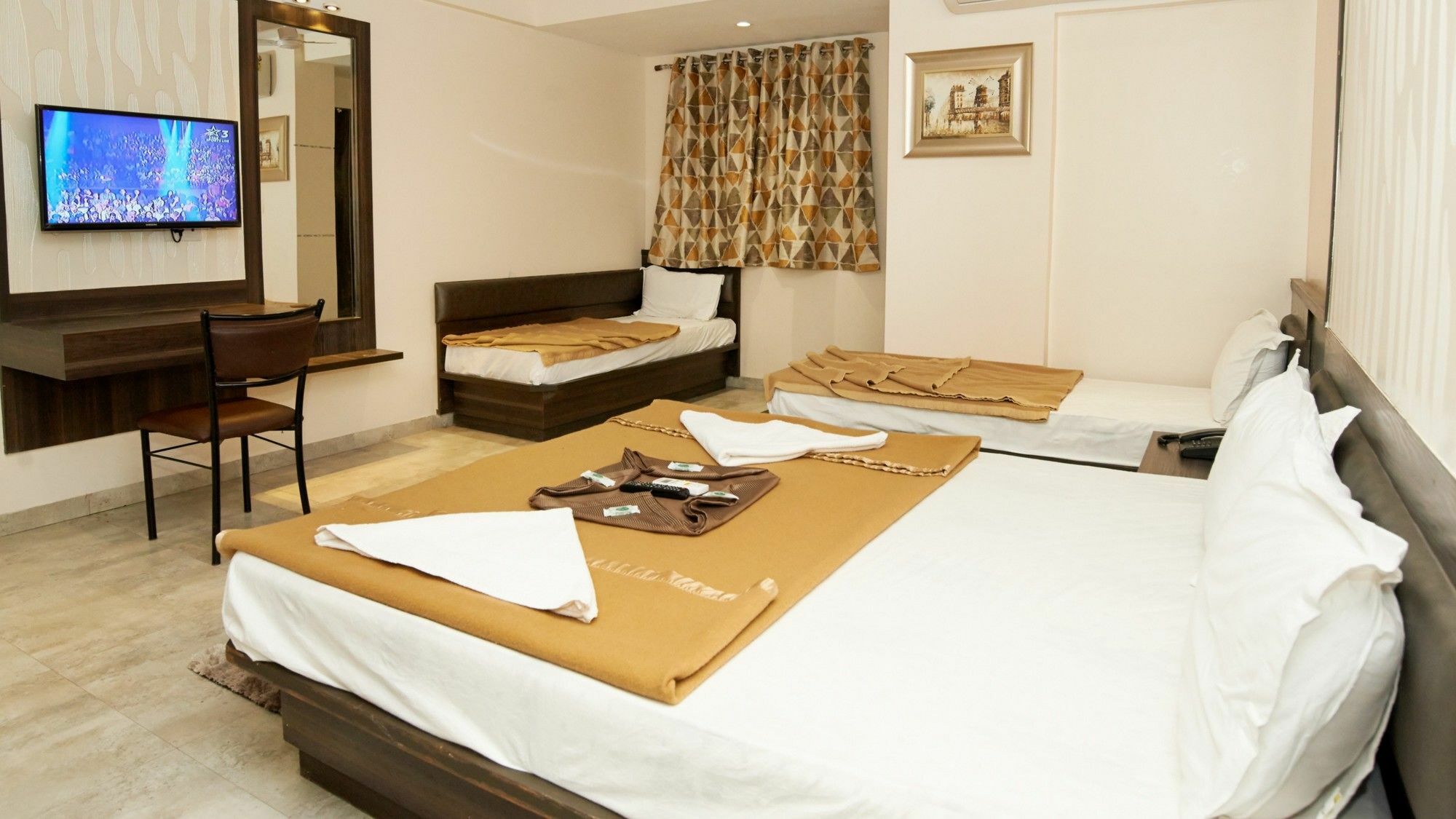 Hotel Sai Suraj Park Ширди Екстериор снимка