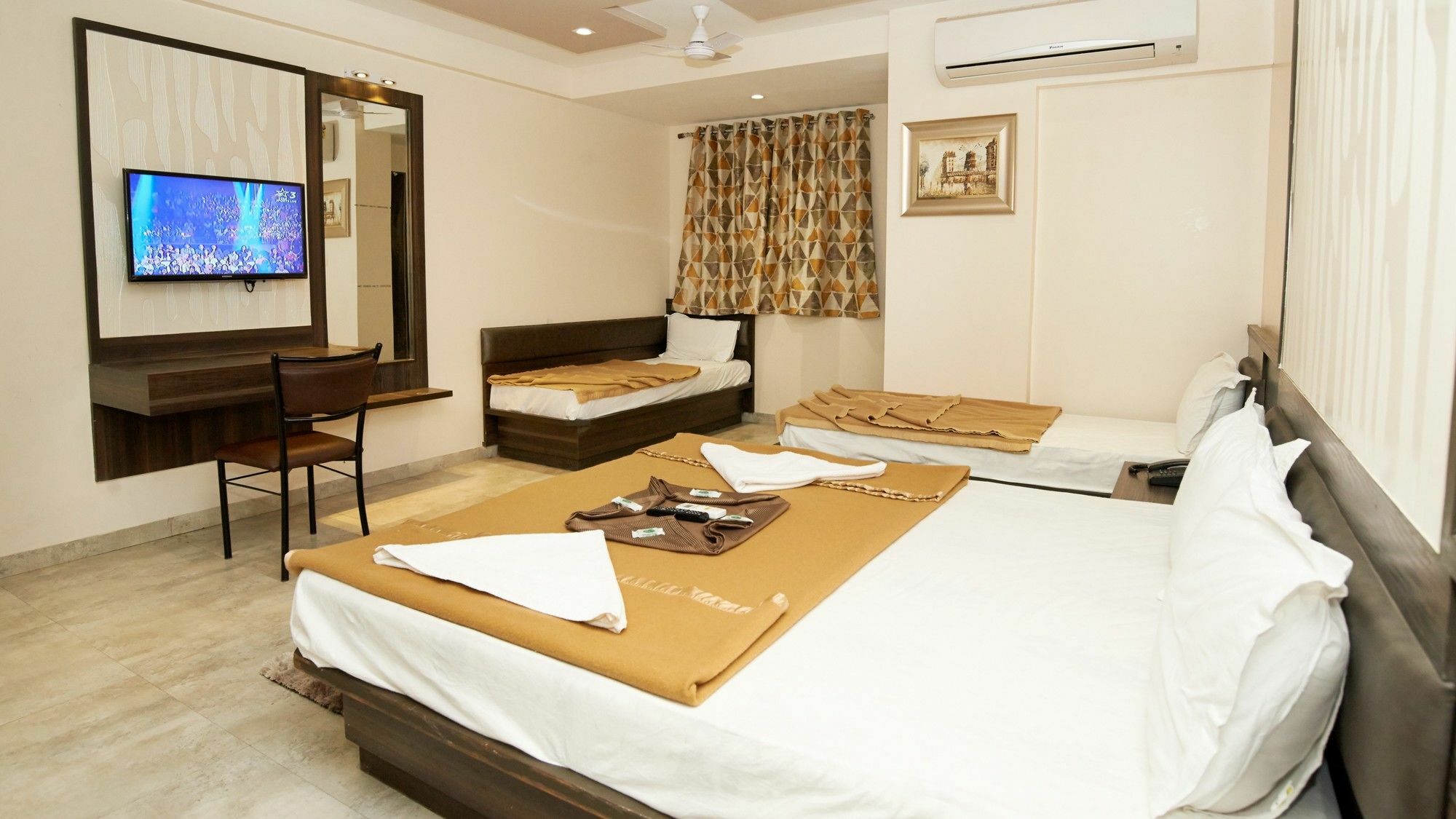 Hotel Sai Suraj Park Ширди Екстериор снимка