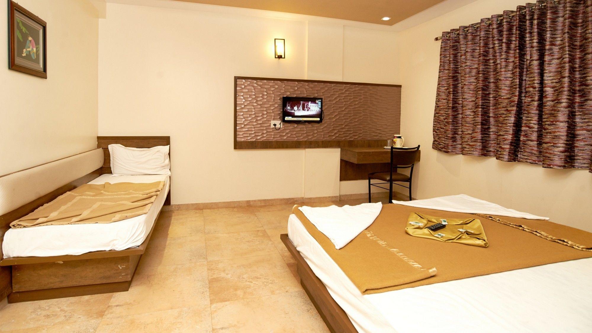 Hotel Sai Suraj Park Ширди Екстериор снимка