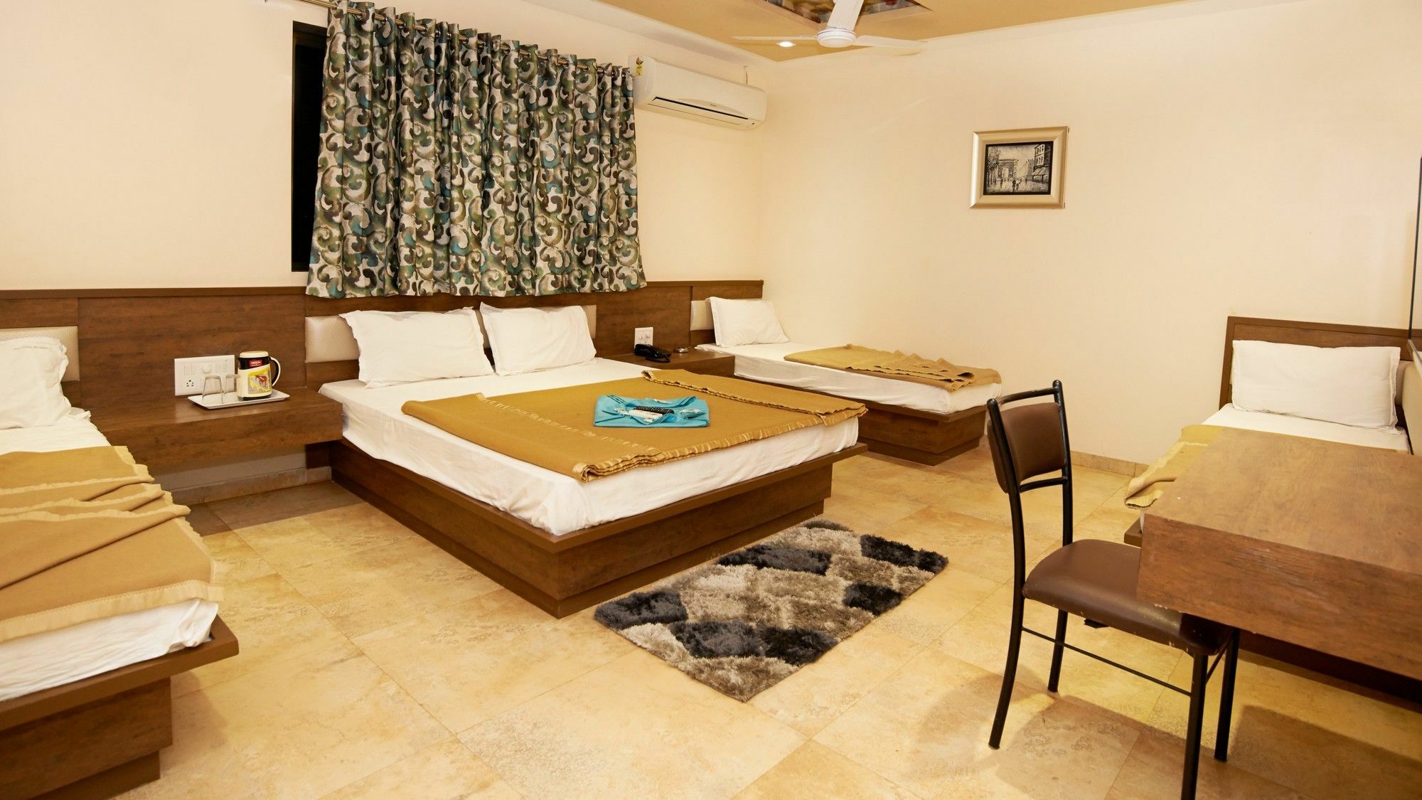 Hotel Sai Suraj Park Ширди Екстериор снимка