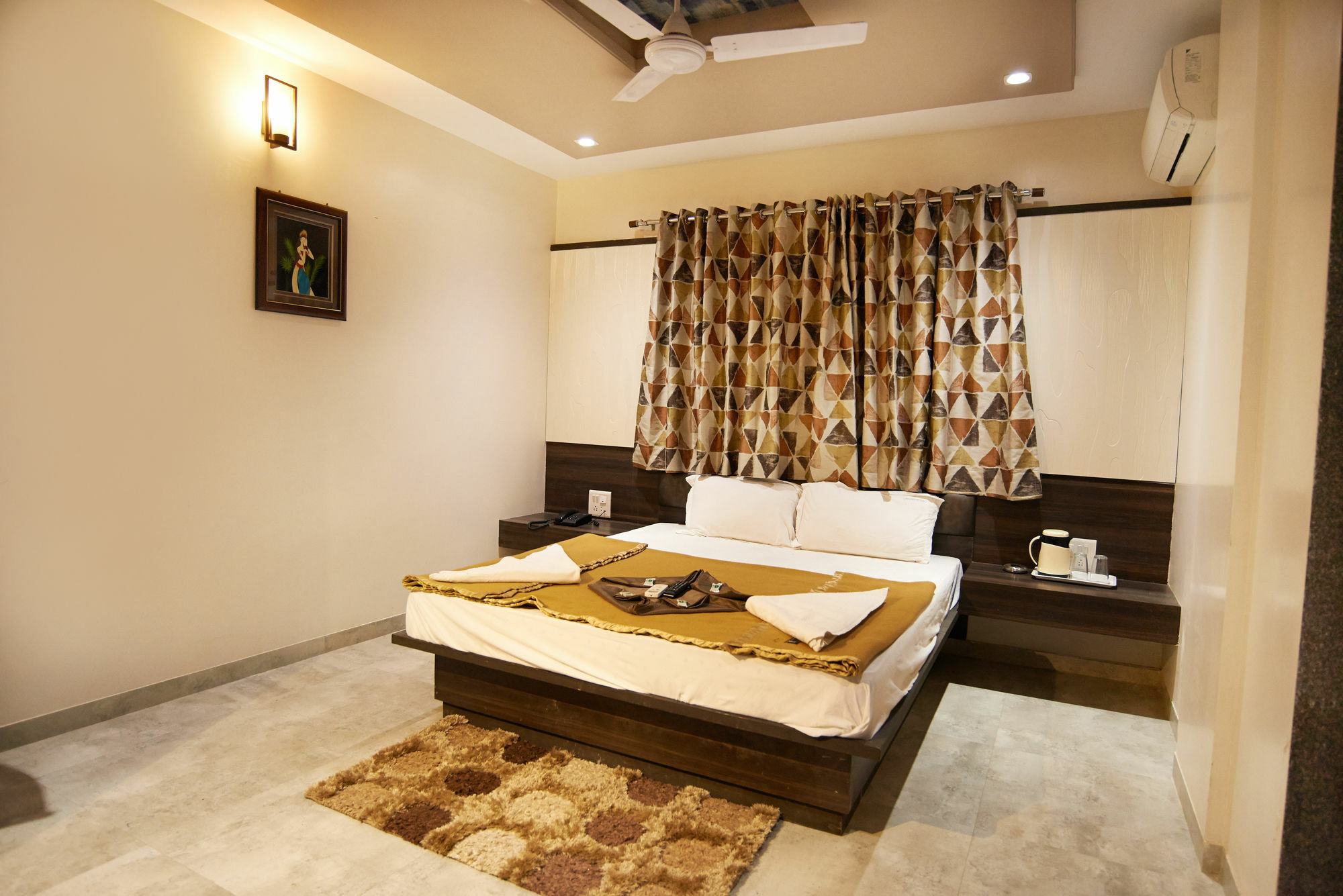 Hotel Sai Suraj Park Ширди Екстериор снимка