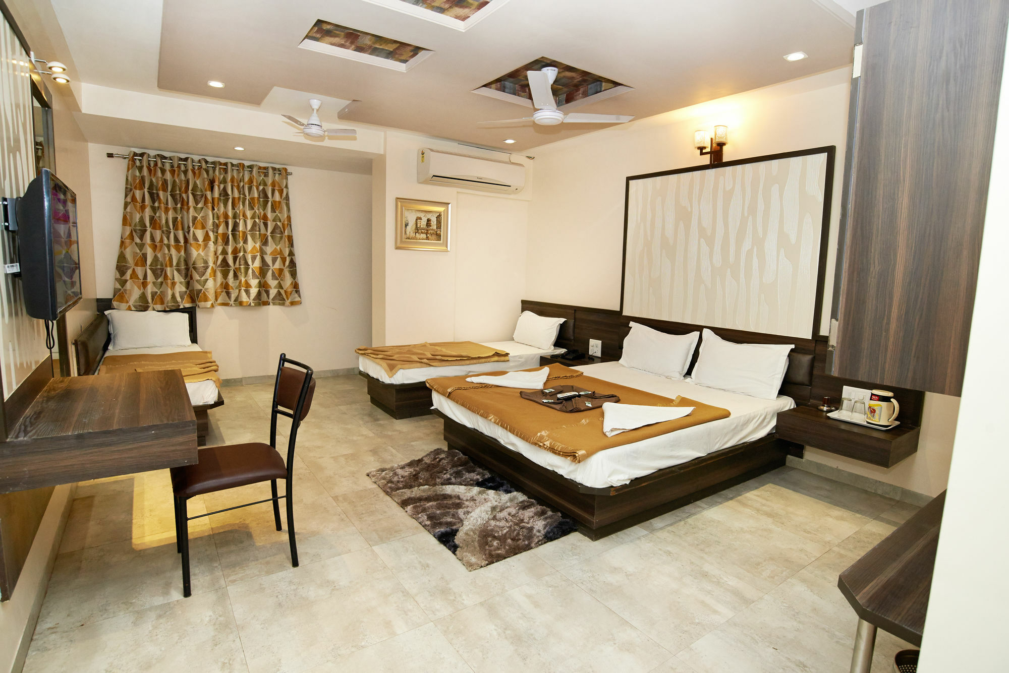 Hotel Sai Suraj Park Ширди Екстериор снимка
