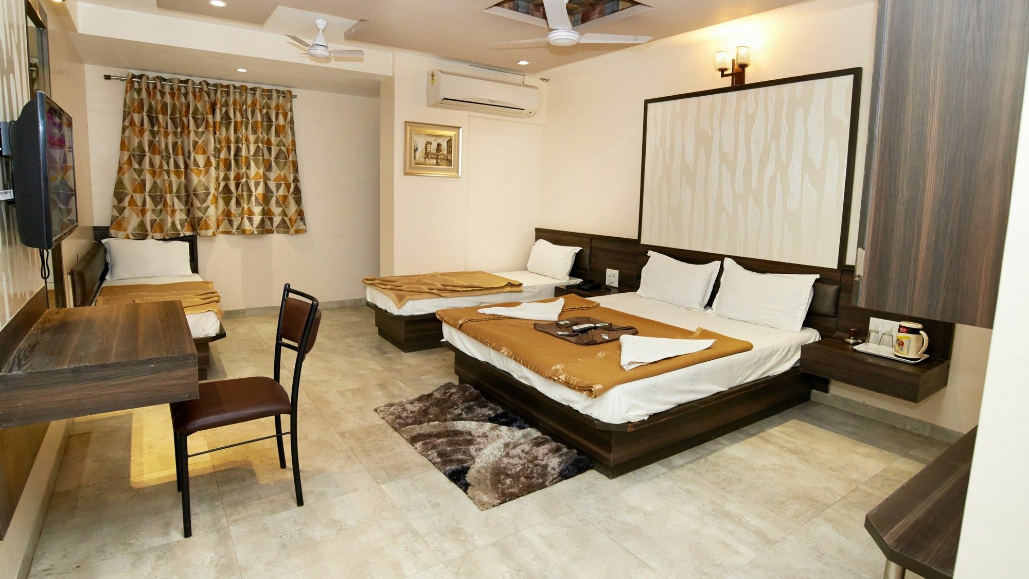 Hotel Sai Suraj Park Ширди Екстериор снимка