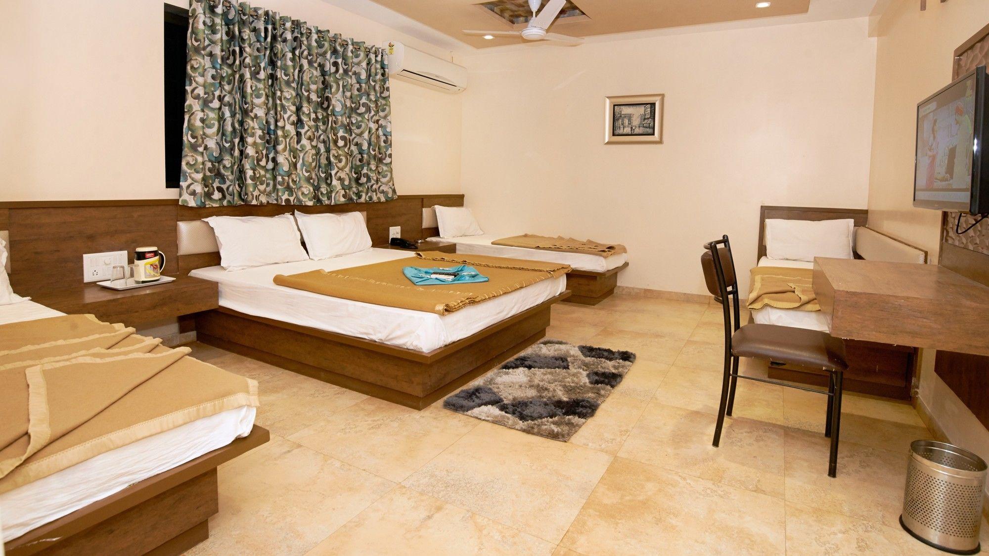Hotel Sai Suraj Park Ширди Екстериор снимка