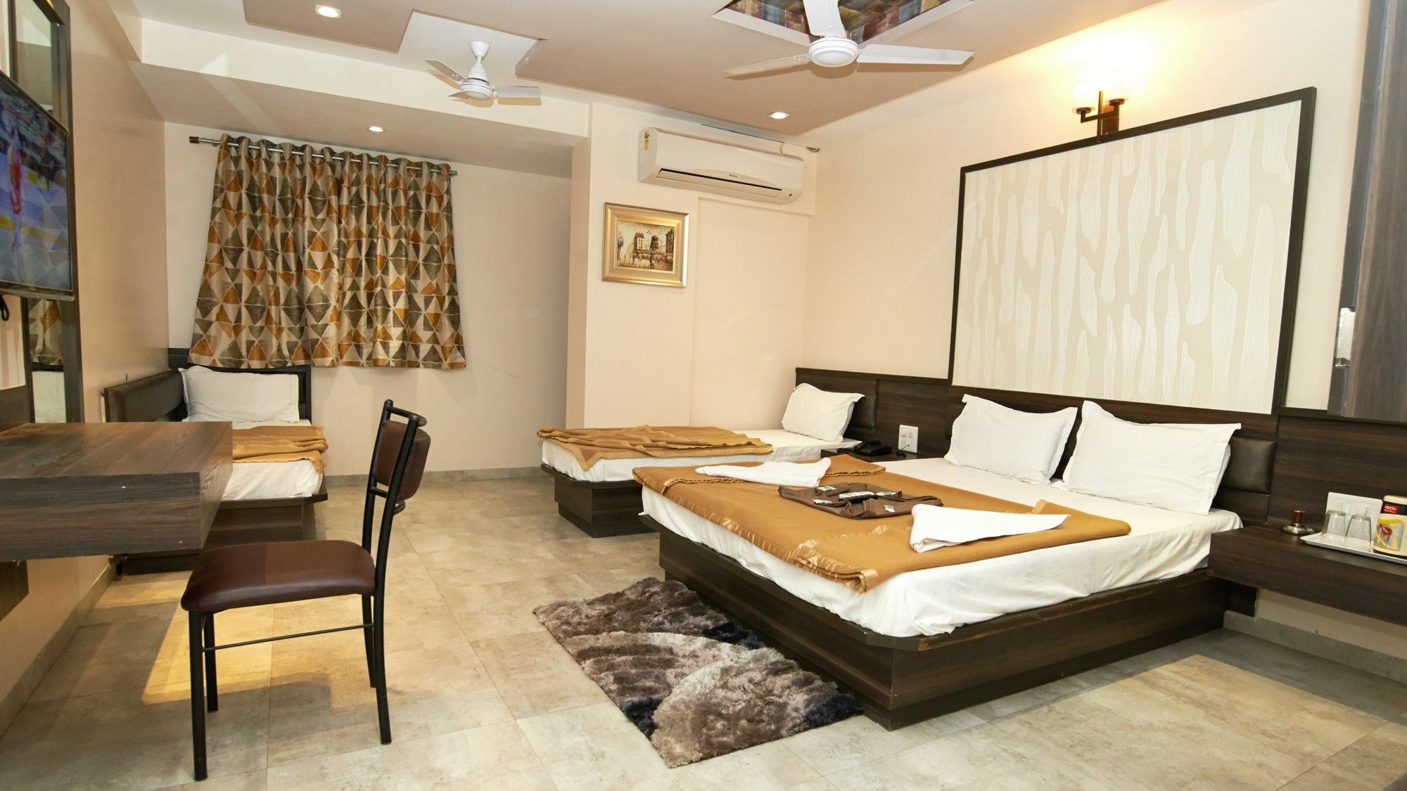 Hotel Sai Suraj Park Ширди Екстериор снимка